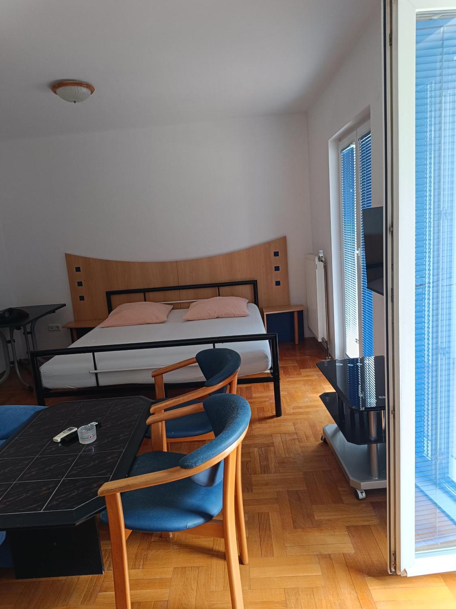 Apartmani "Radi" Baška Voda Rum bild