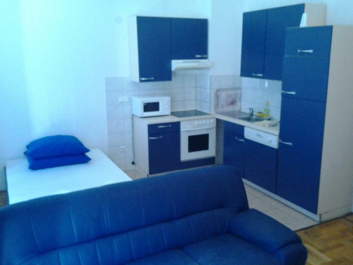 Apartmani "Radi" Baška Voda Exteriör bild