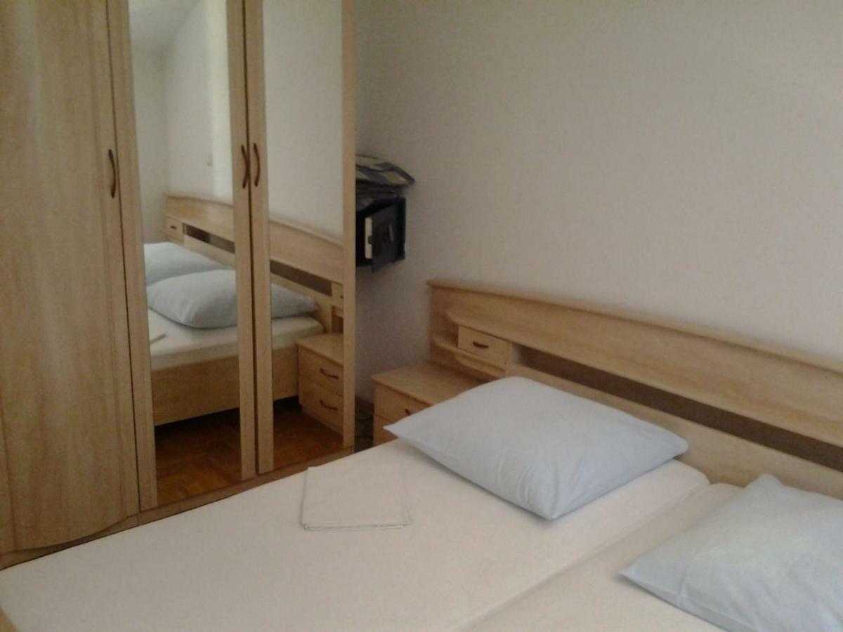 Apartmani "Radi" Baška Voda Exteriör bild