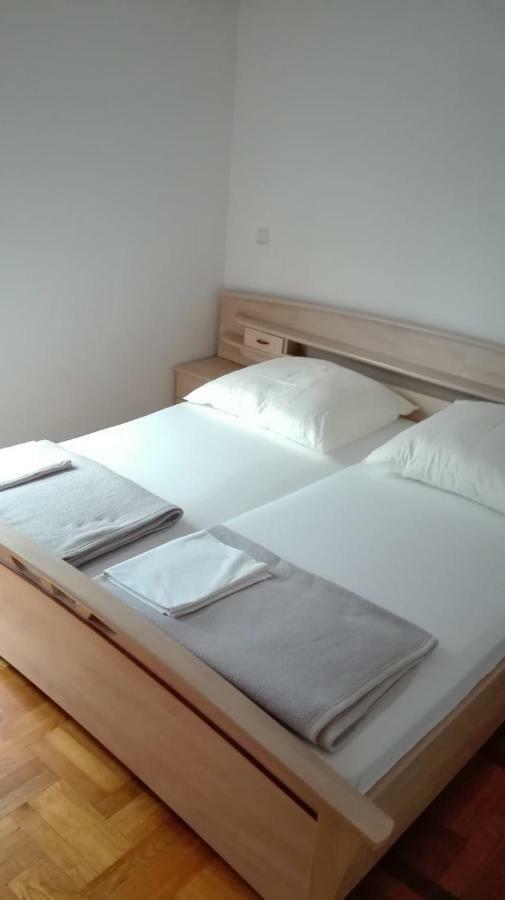 Apartmani "Radi" Baška Voda Exteriör bild