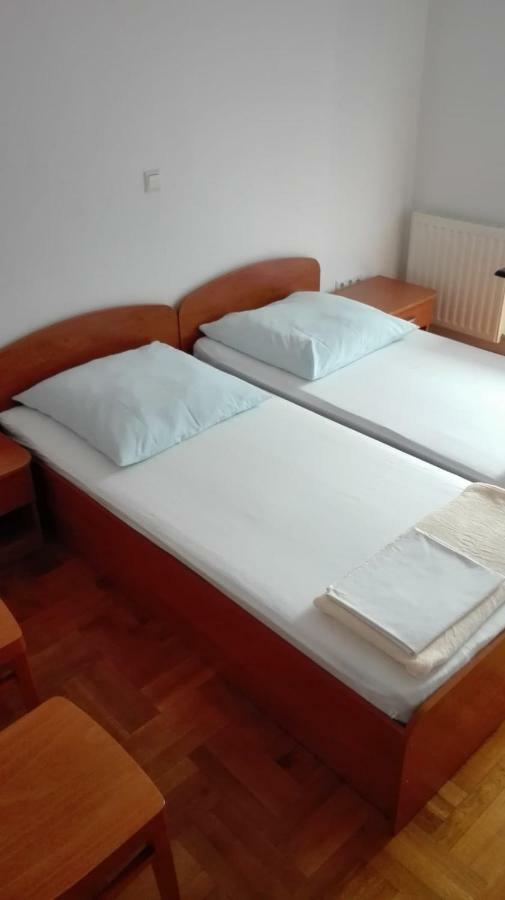 Apartmani "Radi" Baška Voda Exteriör bild