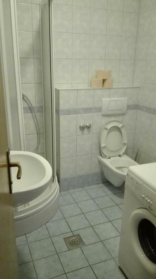 Apartmani "Radi" Baška Voda Exteriör bild
