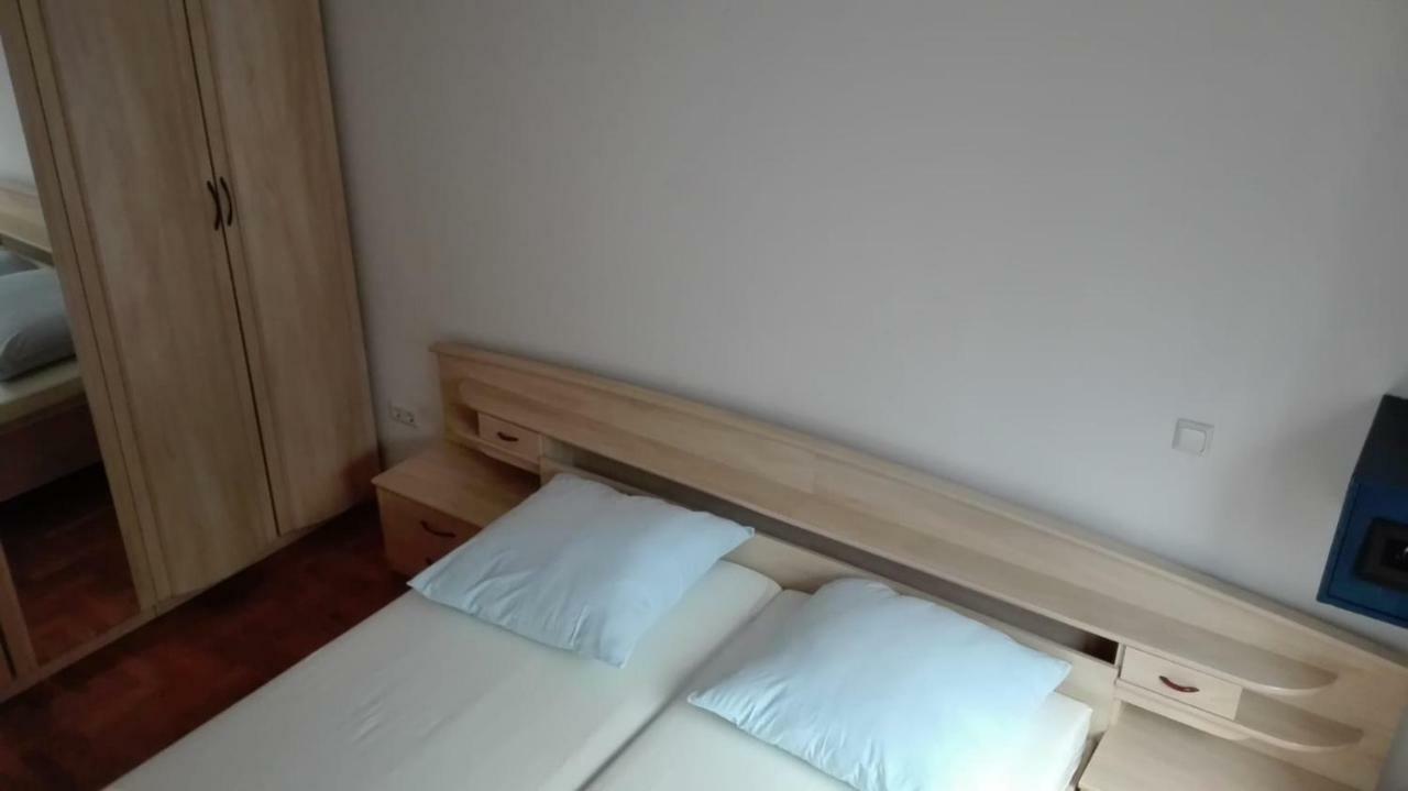 Apartmani "Radi" Baška Voda Exteriör bild