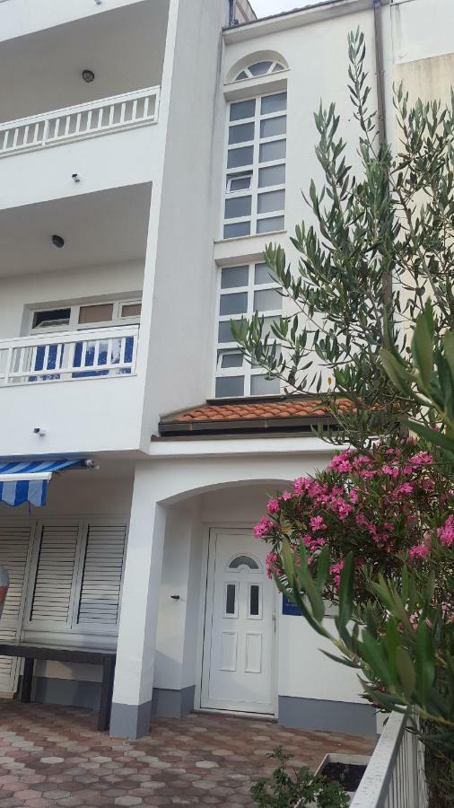 Apartmani "Radi" Baška Voda Exteriör bild